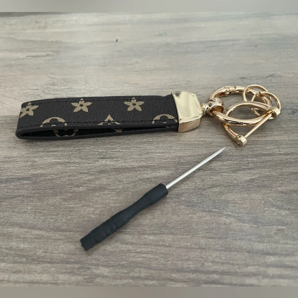 Luxury Brown Key Holder with Gold Accents - Picture 1 of 2